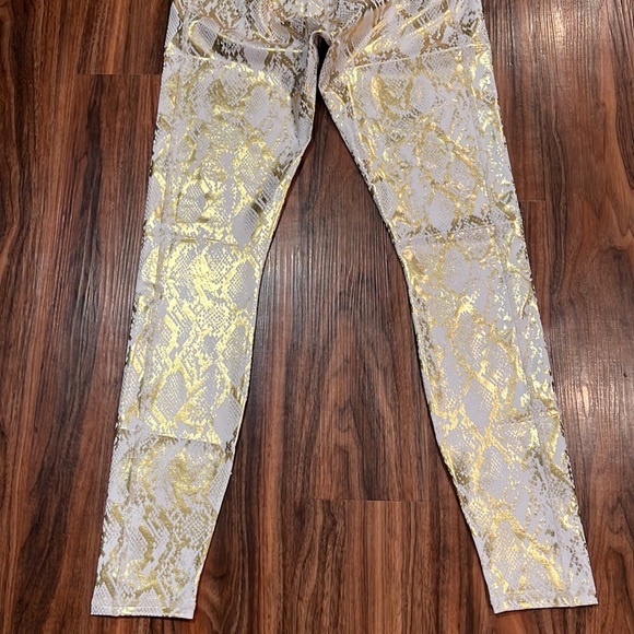 Fabletics Ultralux High Waisted Legging - Picture 15 of 16